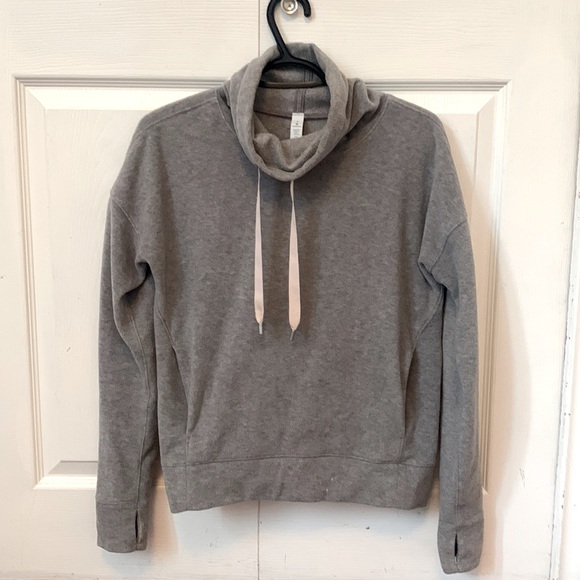 Lululemon Sweater. Size 4. - Picture 3 of 3